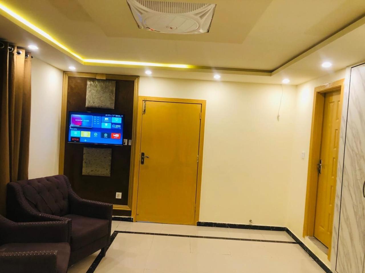 Blue Moon Residency Jinnah Super イスラマバード エクステリア 写真