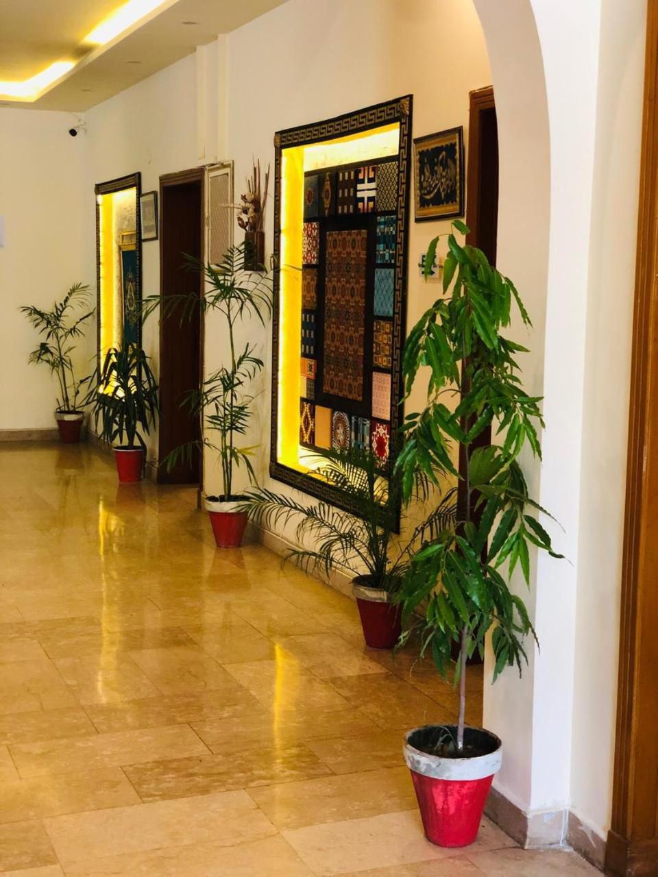 Blue Moon Residency Jinnah Super イスラマバード エクステリア 写真