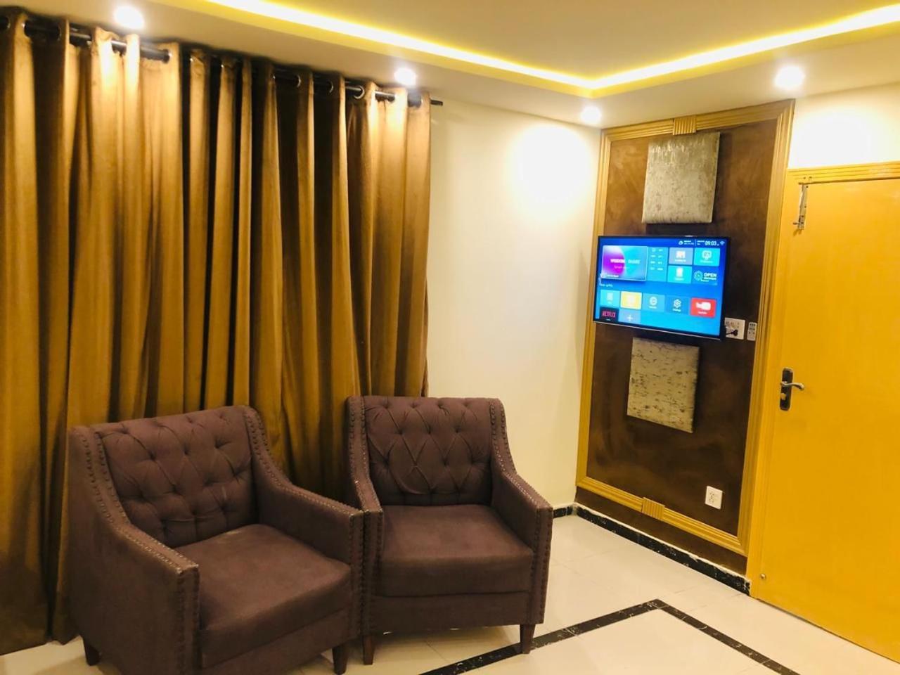 Blue Moon Residency Jinnah Super イスラマバード エクステリア 写真