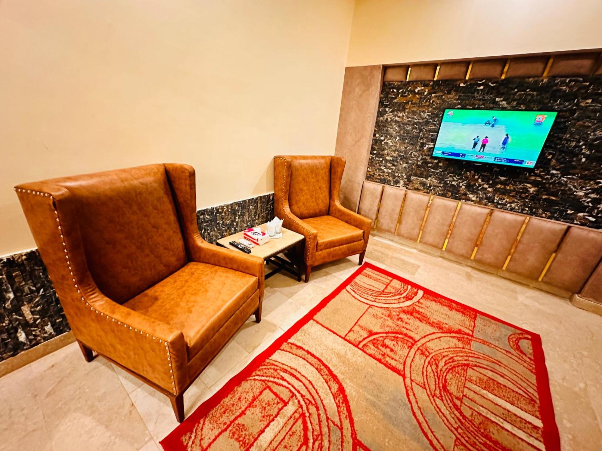 Blue Moon Residency Jinnah Super イスラマバード エクステリア 写真