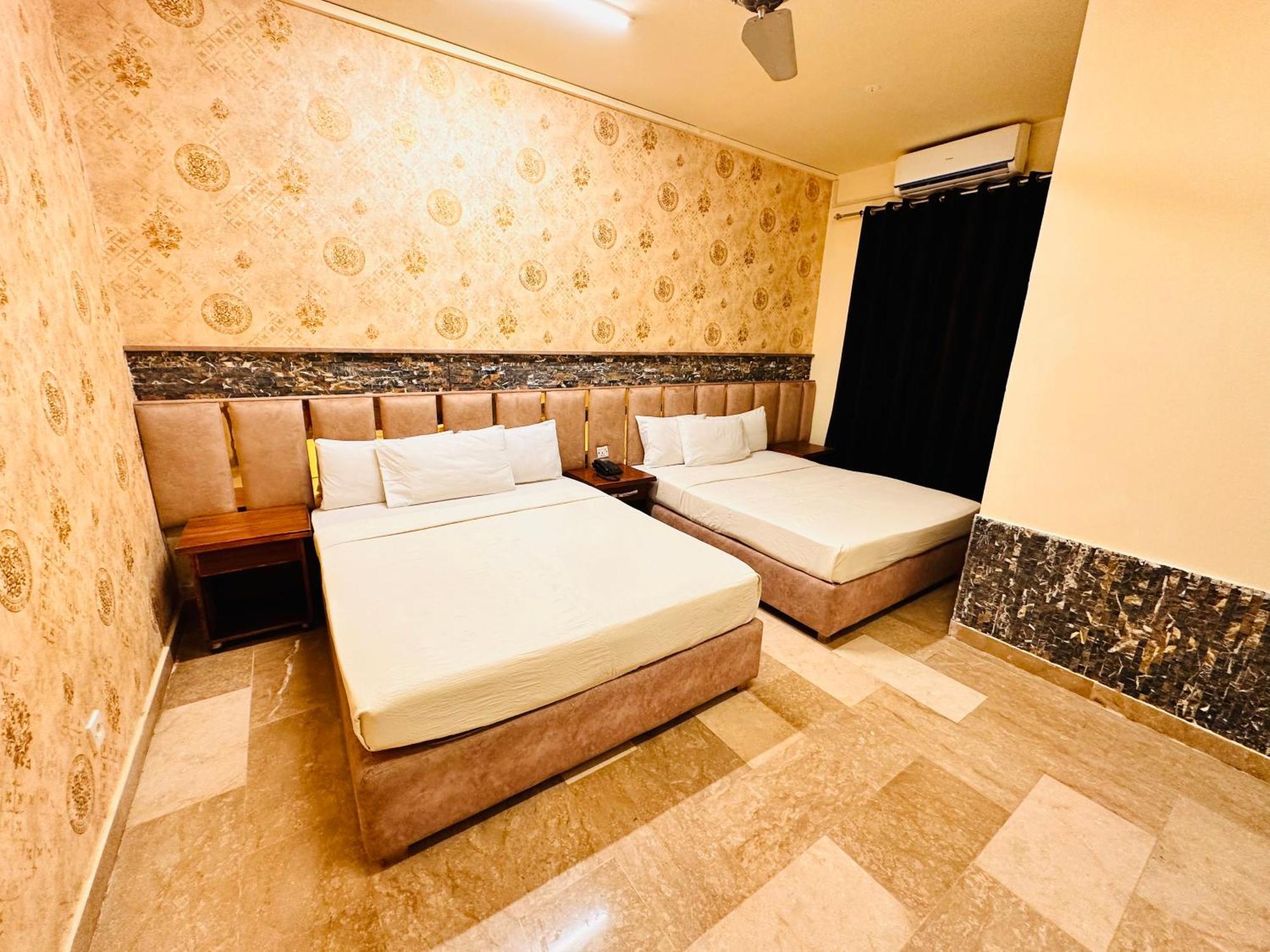 Blue Moon Residency Jinnah Super イスラマバード エクステリア 写真