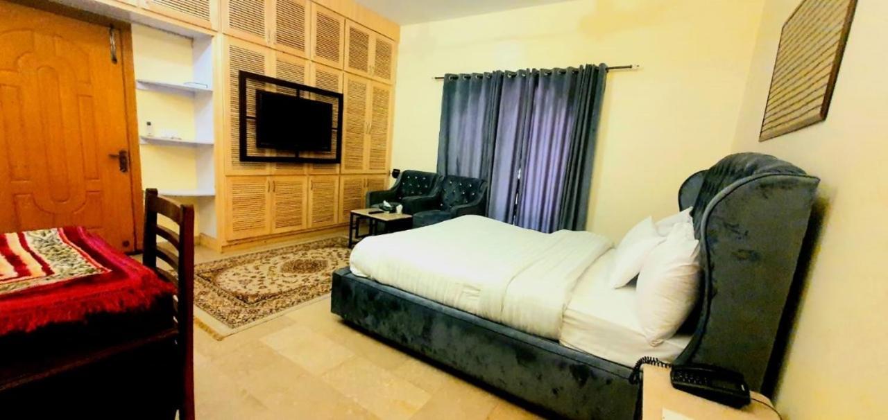 Blue Moon Residency Jinnah Super イスラマバード エクステリア 写真