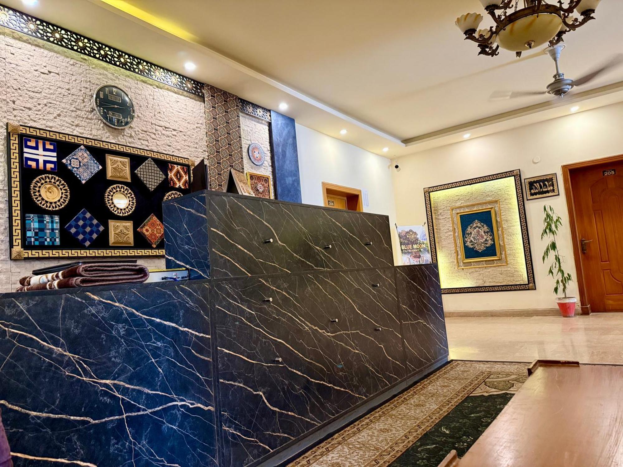 Blue Moon Residency Jinnah Super イスラマバード エクステリア 写真